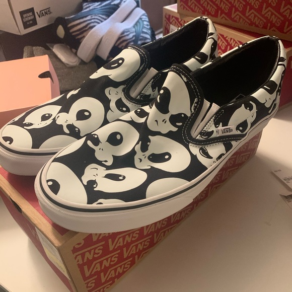 alien ghost vans